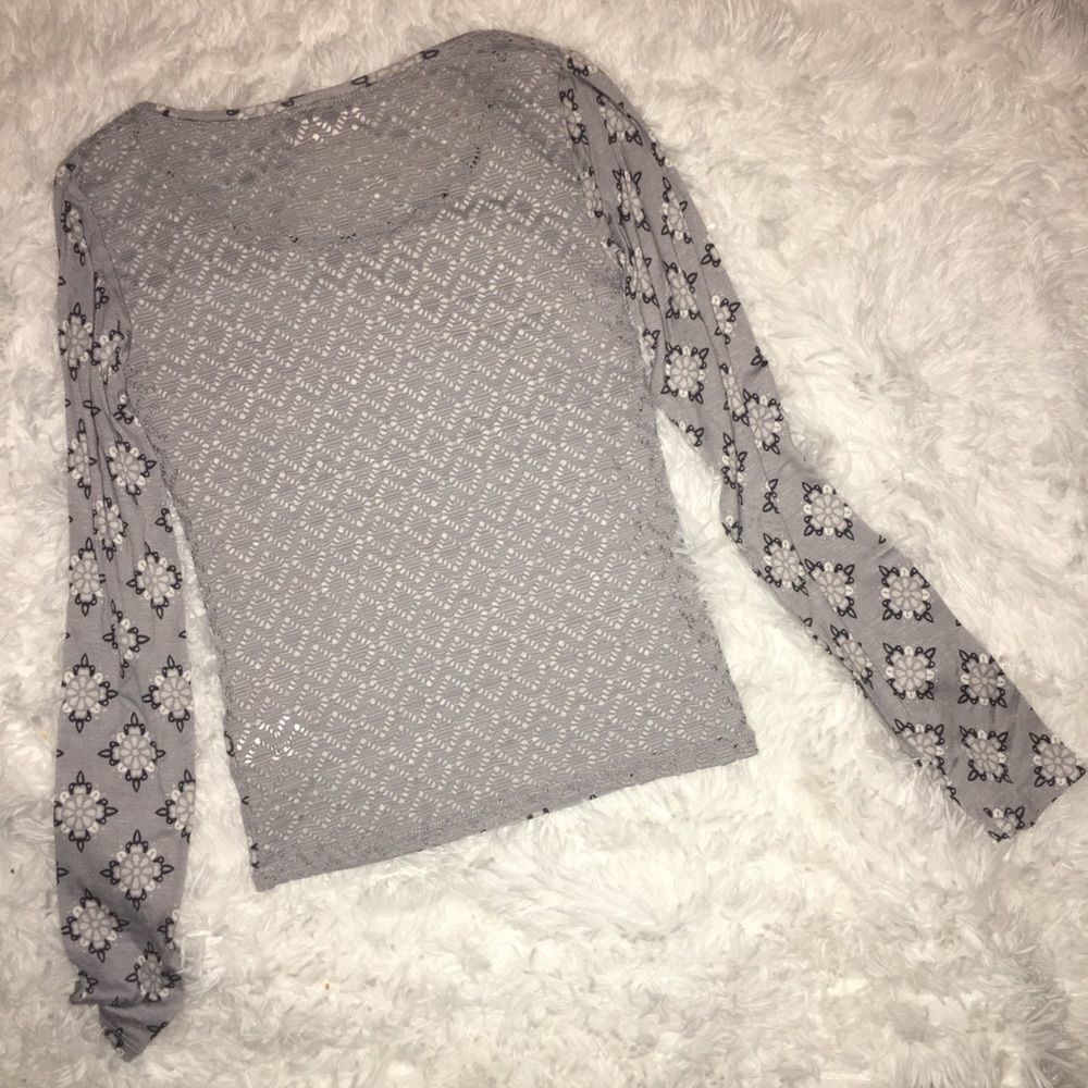 — Aeropostale —‎ XS Rayon long sleeve detailed top
